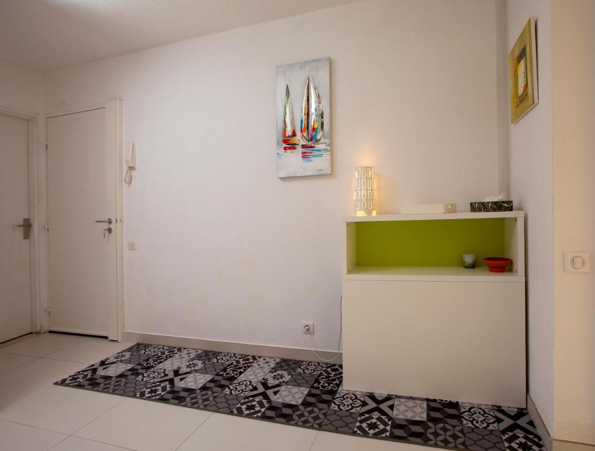 Appartement T3 Traversant Residence Standing Garage Et Piscine Exterieure Gratuits Sete Luaran gambar