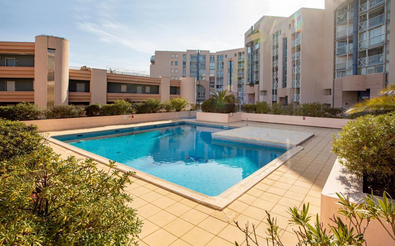 Appartement T3 Traversant Residence Standing Garage Et Piscine Exterieure Gratuits Sete Luaran gambar